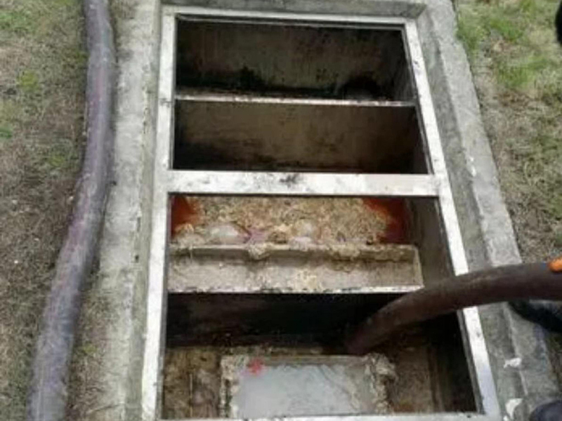 海北隔油池清理